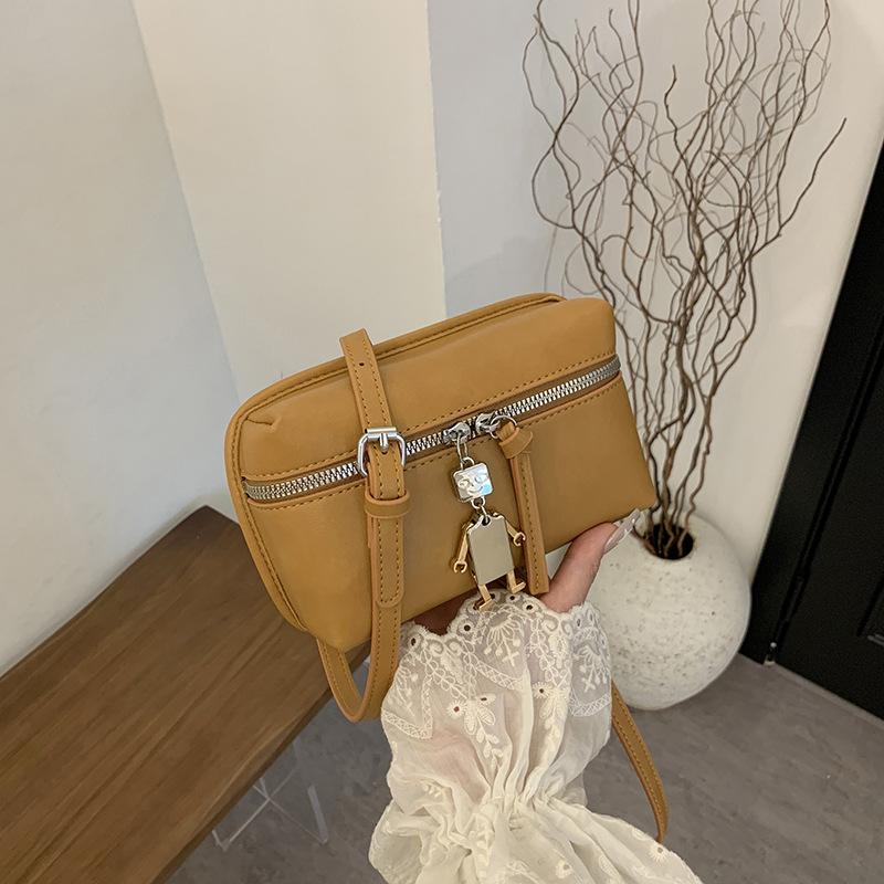 Premium Small Bag Women's New Retro Niche Shoulder Messenger Bag Simple Small Square Bag