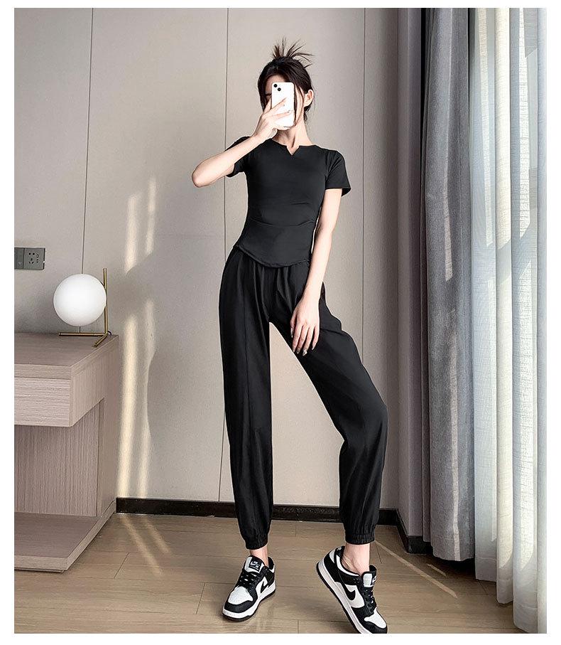 Women's Quick-Dry Yoga Set: Short Sleeve & Pants with Chest Pad for Summer 2025 Morning Runs