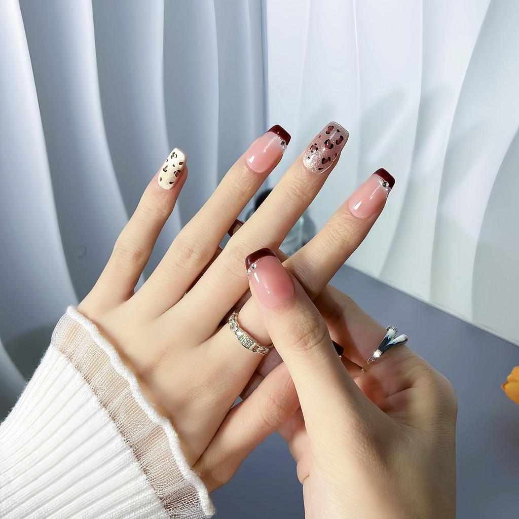 Trendy Handmade Rhinestone Leopard Print Nails - Autumn/Winter Brightening, High-End Style