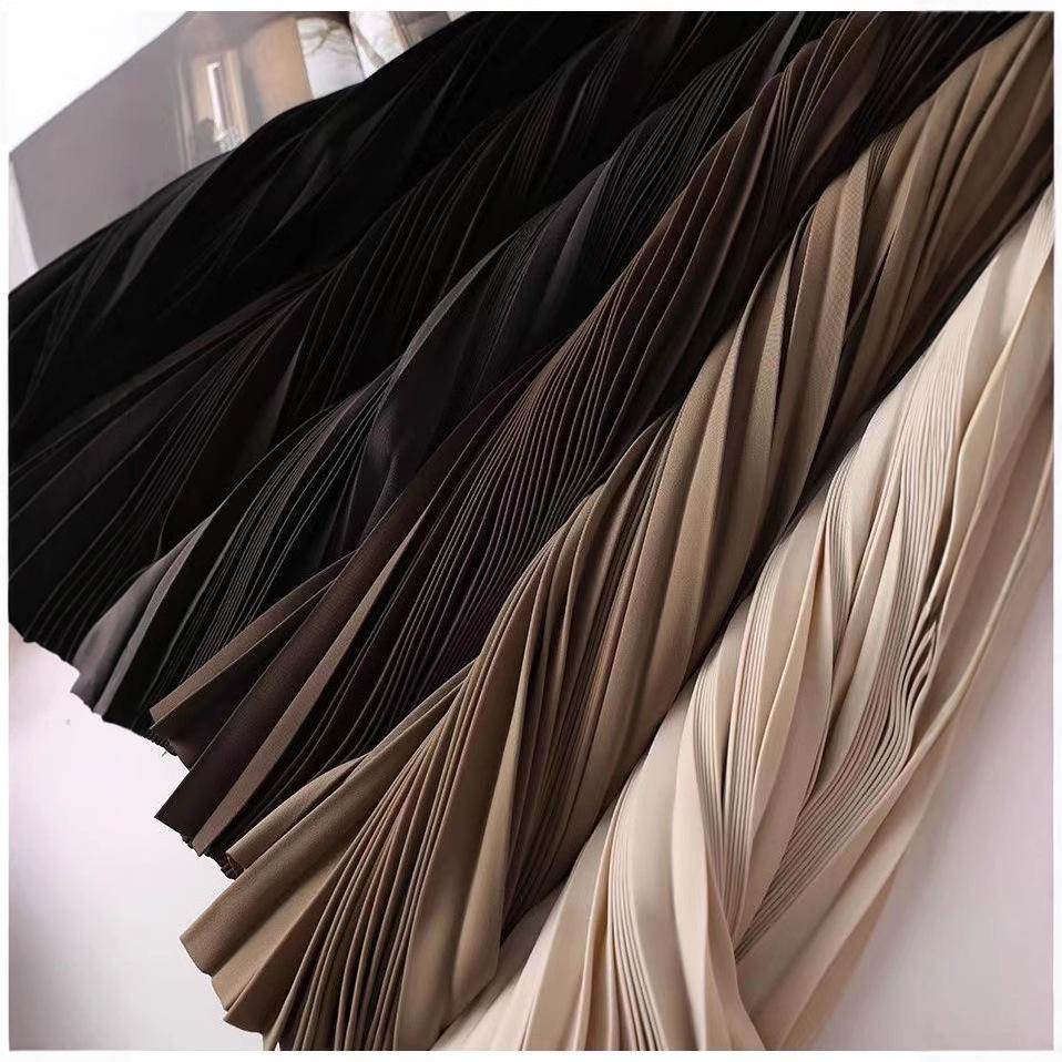 Autumn High-Waisted Pleated Midi Skirt: Slimming, Comfortable, Solid Color, Versatile, Casual, and Age-Reducing.