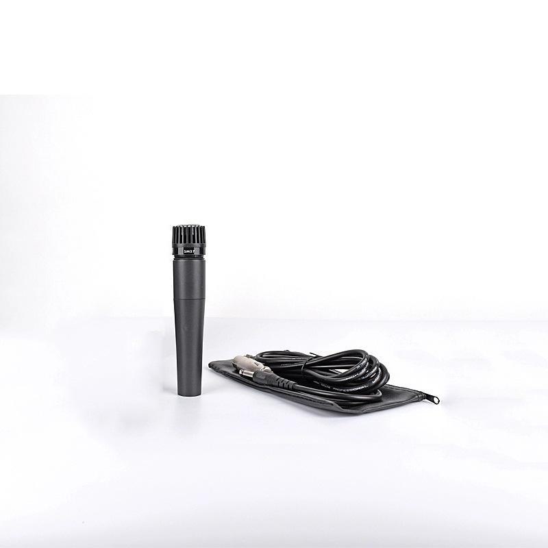 

Проводной динамический микрофон SM57 для ударных и вокала — идеально подходит для выступления на сцене SM57