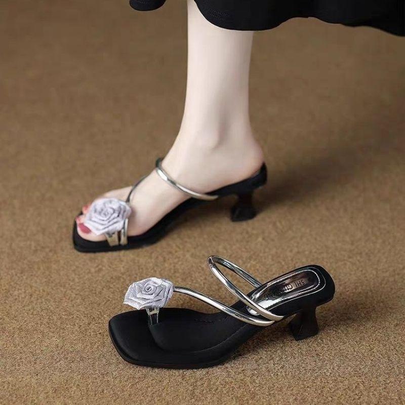 Modischer High-End-Stil, toll aussehende und schöne Blumenslipper, Damen-Oberbekleidung mit Rock, hochhackige coole Slipper
