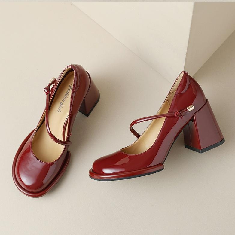 

Универсальные туфли на толстой подошве в стиле ретро с круглым носком и новым толстым каблуком 37 красный