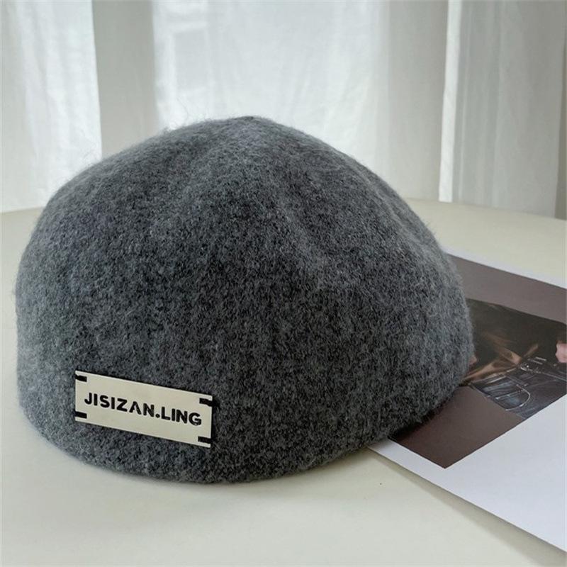 Béret en métal pour femme, saison respirante et petit visage, portant un chapeau vers l'avant, tour de tête japonais, chapeau noir tendance