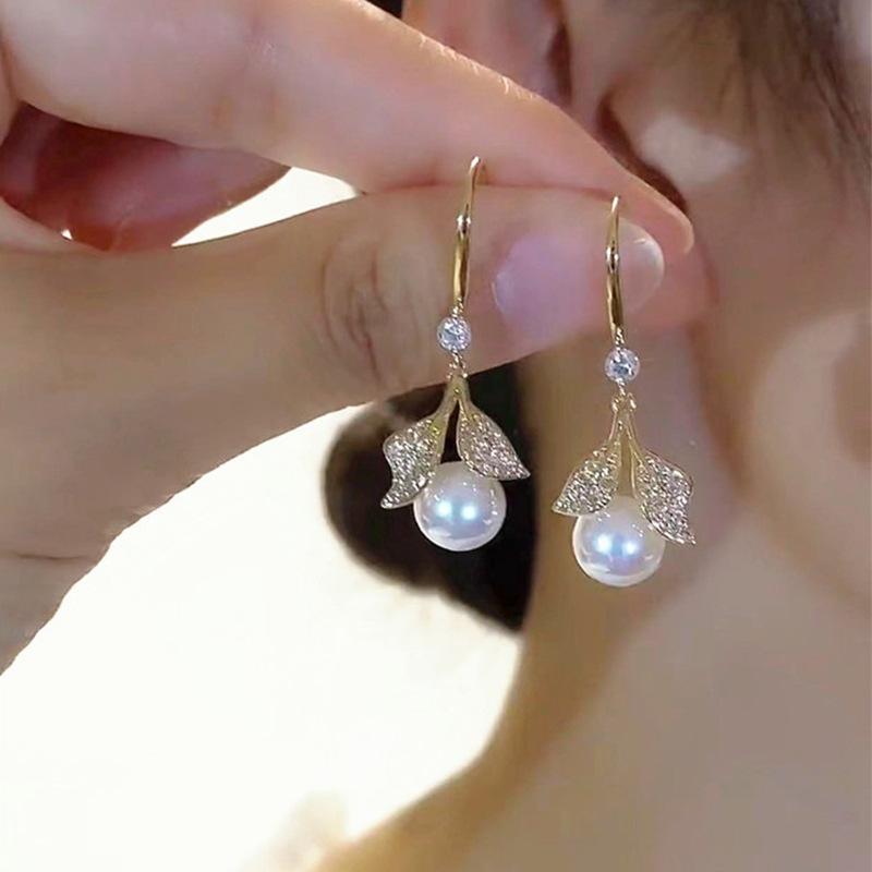 Unique Temperament Light Luxury Girl Earrings