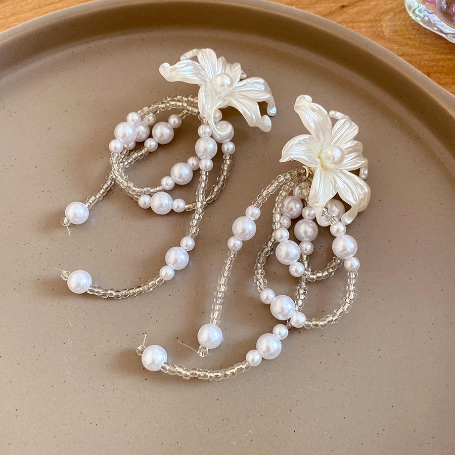 

Silver needle pearl flower fringed earrings holiday style temperament simple fashion stud earrings niche high-end earrings