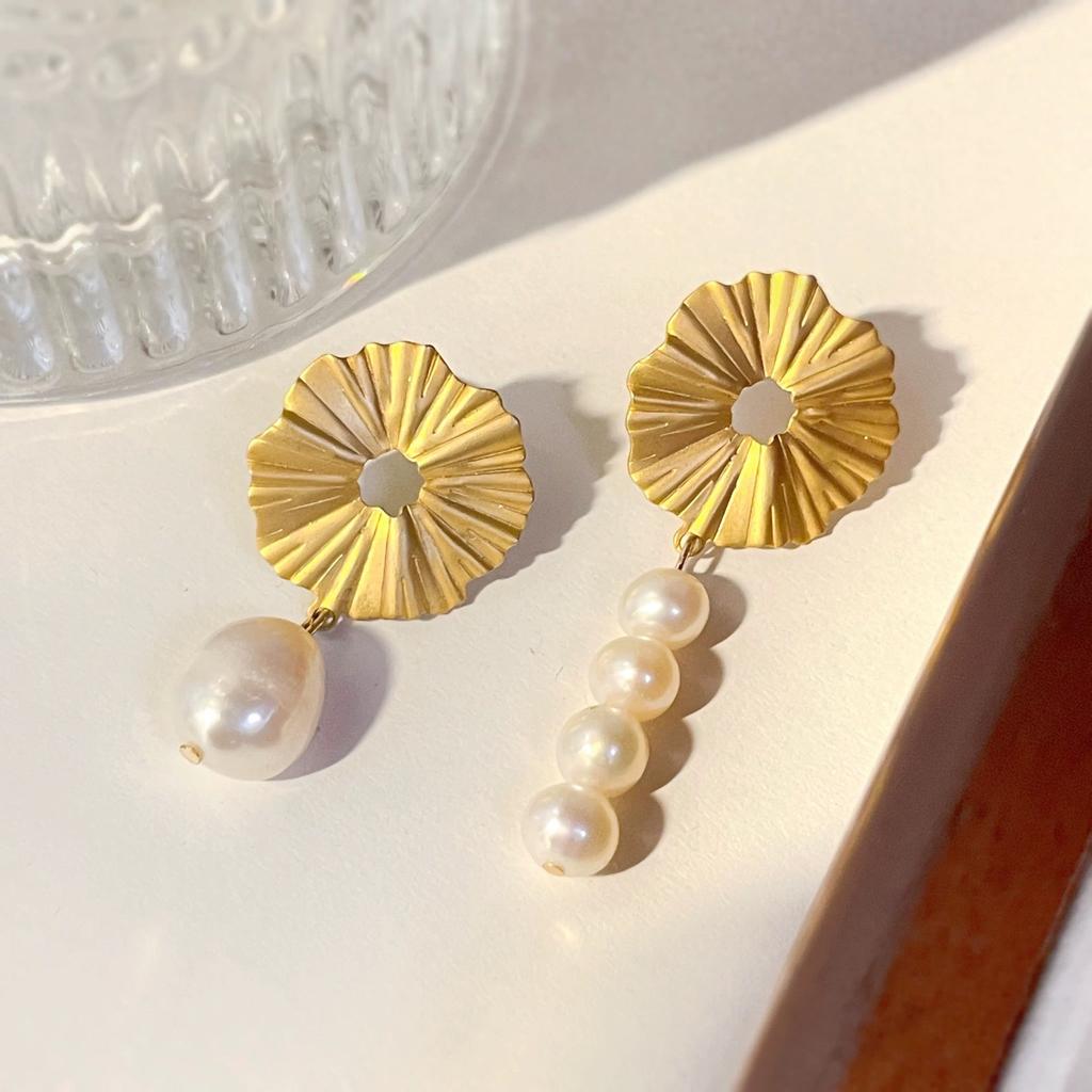 Natural Baroque special-shaped pearl simple earrings stud earrings French silver needle retro asymmetric pearl sun halo