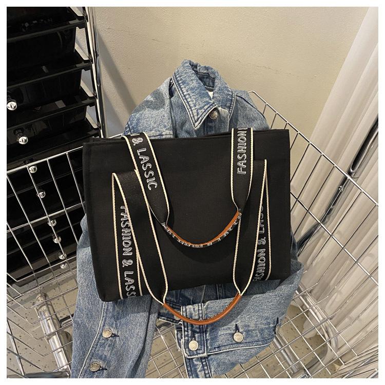 

2025 new canvas bag female college student Korean version contrasting simple tote bag ins foreign trendy handbag shoulder bag чёрный