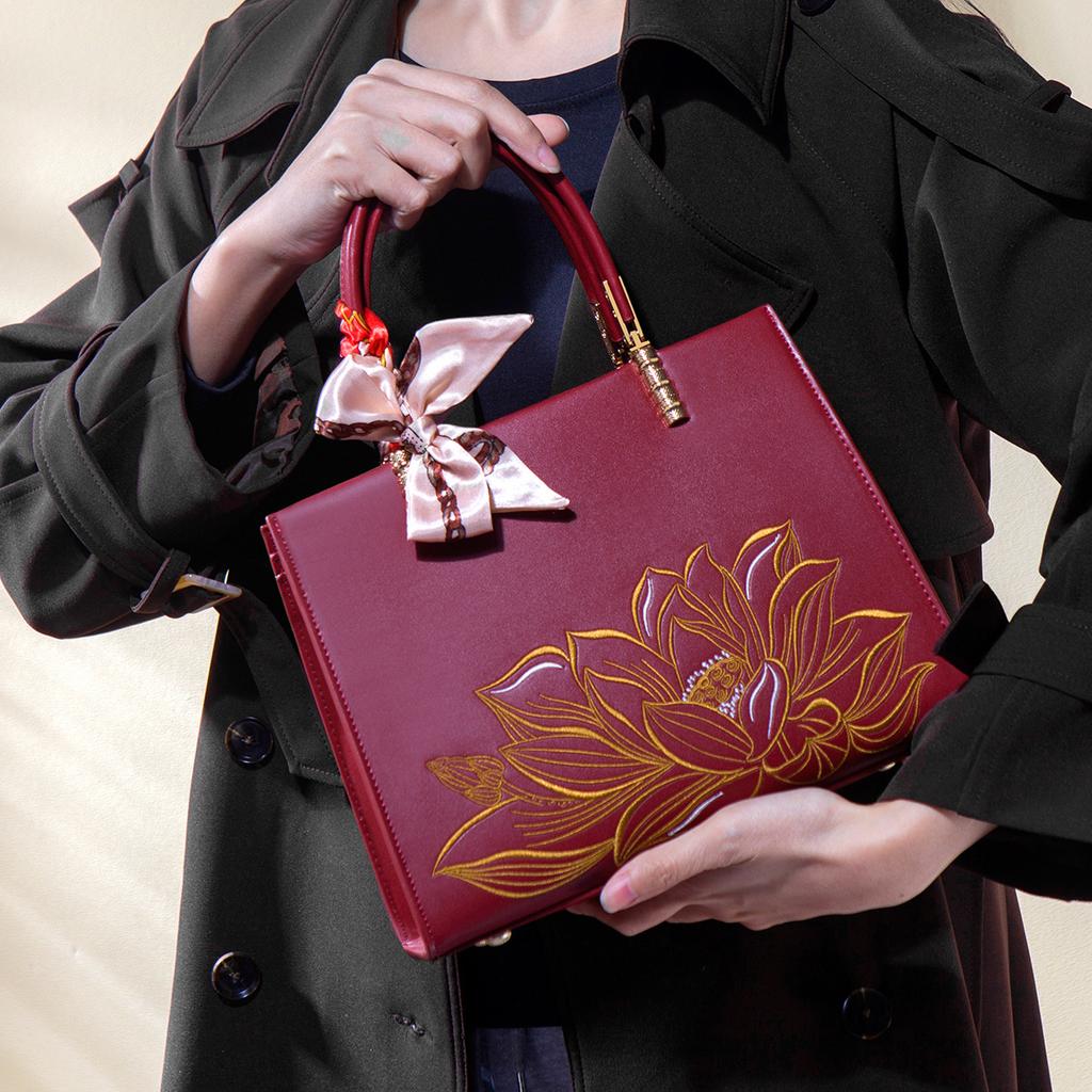 New Chinese-style embroidered red bag, bridal wedding bag, high-end crossbody handbag for middle-aged women and mothers