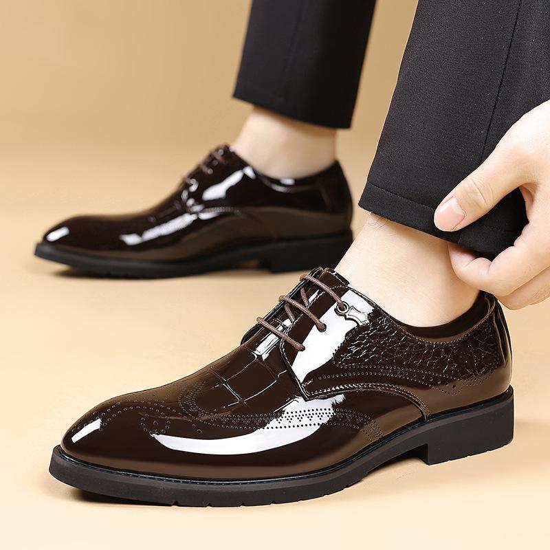 Lace Designer Fashion Business Casual Shoes for Men Spring Summer New Patent Leather Shoes Male Solid Color Wedding Shoe Man