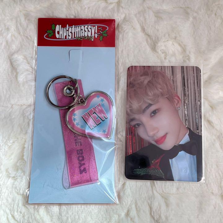 

[USED] The Boyz New Trading Card Keyring Christmassy