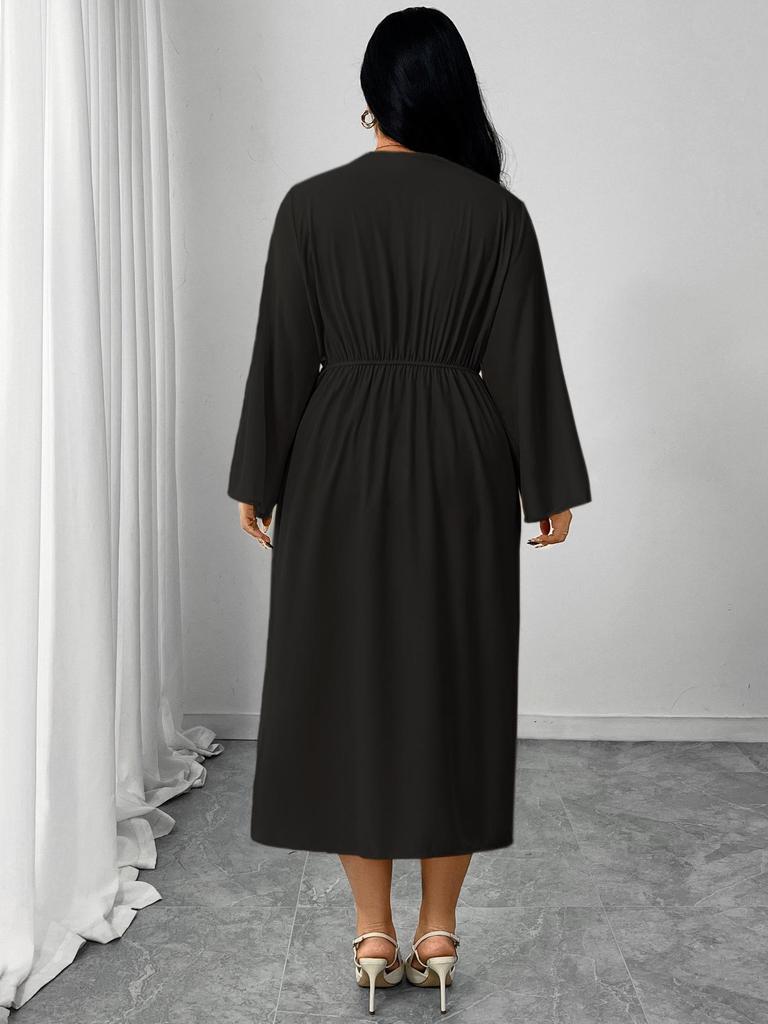 Elegantní šaty bodycon s dlouhým rukávem a zeštíhlujícím pasem s nepravidelným lemem