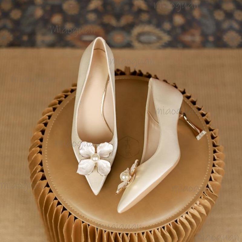 Satin White Pointed Toe Elegant Ladies High Heels Pearl Flower Decors Bridal Shoes Luxury Fashion Heeled Pumps Tacones Mujer