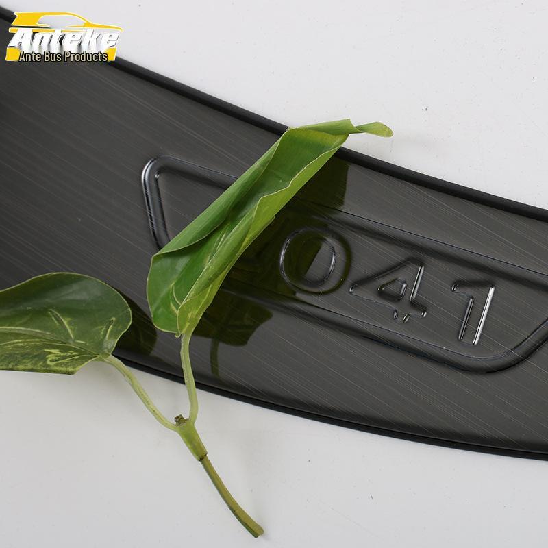 Lynk&Co 23 Model 08 Zadní ochranná deska - Nerezový pedál pro ochranu kufru Dekorační nálepka