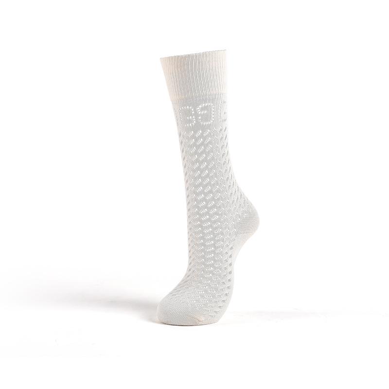 

Женские тонкие хлопковые носки MEIKAN средней длины из сетчатой ткани с узором в виде полых букв (Черно-белый) 35-38 бежевый