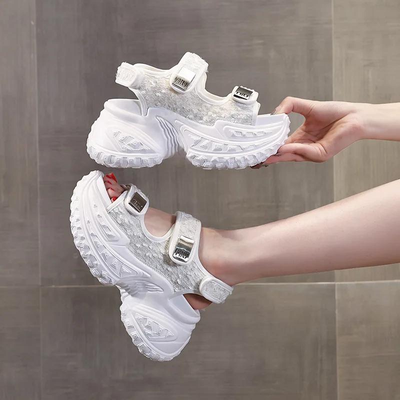 Mode Neue 2024 Sommer Frauen Chunky Schnalle Design Glänzende Plattform Keile Sandalen Komfort Mädchen Dicke Sohle Strand Casual Schuhe für Frauen
