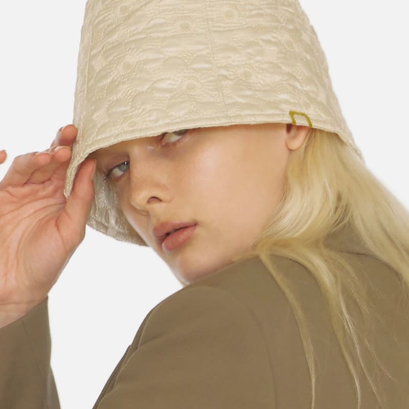 

UNDERCONTROL studio СТОЙКА-ВЕДРО / СВЯЗАННЫЙ ЦВЕТОК / КРЕМОВЫЙ FREE