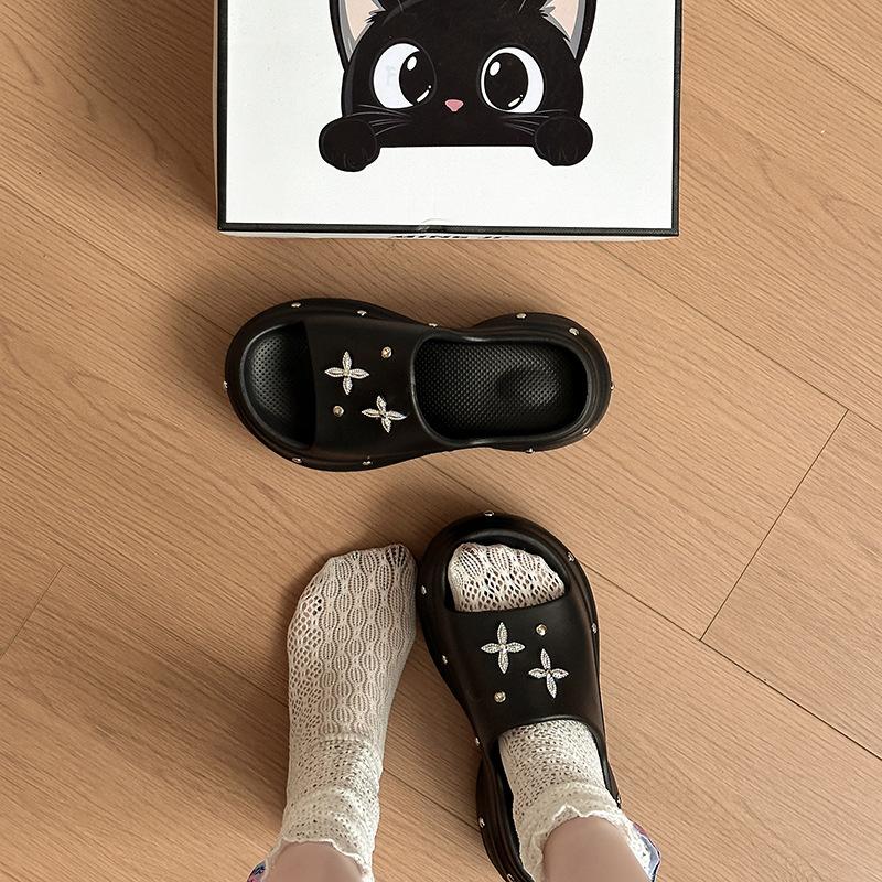 Fashion versatile casual retro exquisite rivet one-word slippers women's summer new outer wear thick-soled cool slippers