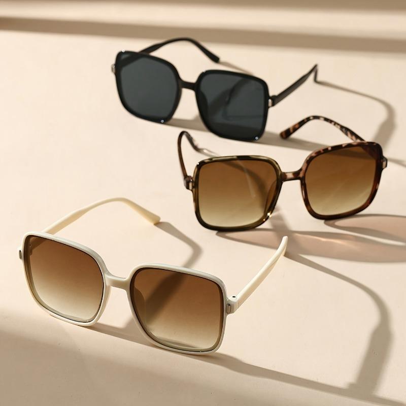 3 Pairs of Women's Square Frame Fashionable Personalized Glasses and Clothing Accessories