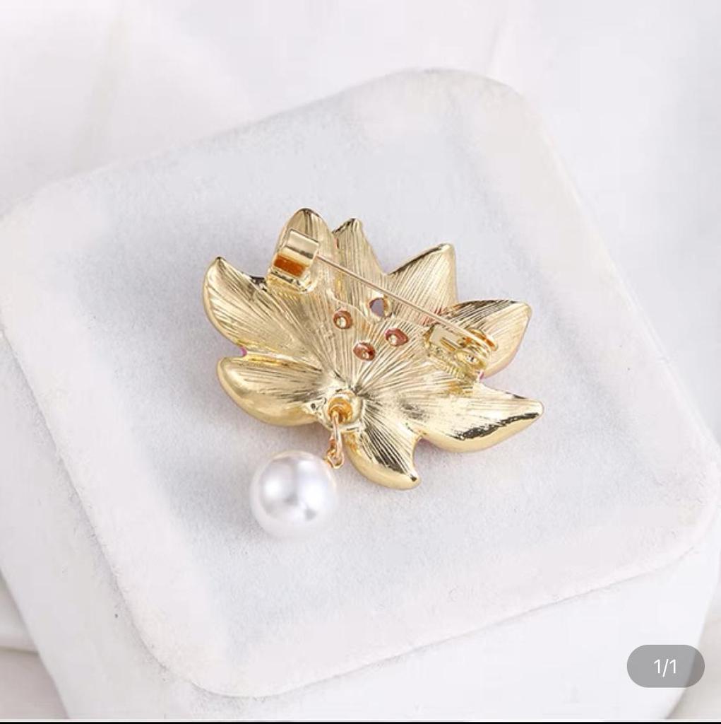 2023 Vintage Chinese Pearl Brooch: Elegant Cheongsam & Hanfu Pin Accessory