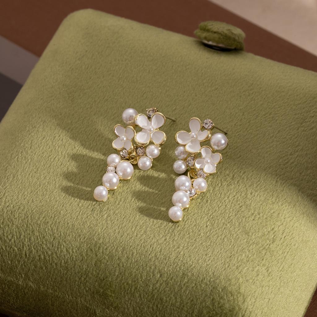 Fashion Light Luxury Pearl Flower Fringed Diamond Earrings Niche Design Temperament Gentle Earrings Women