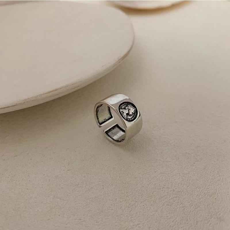 Queen's Ring Female Open Versatile Student European and American Fresh Temperament Index Finger Ring