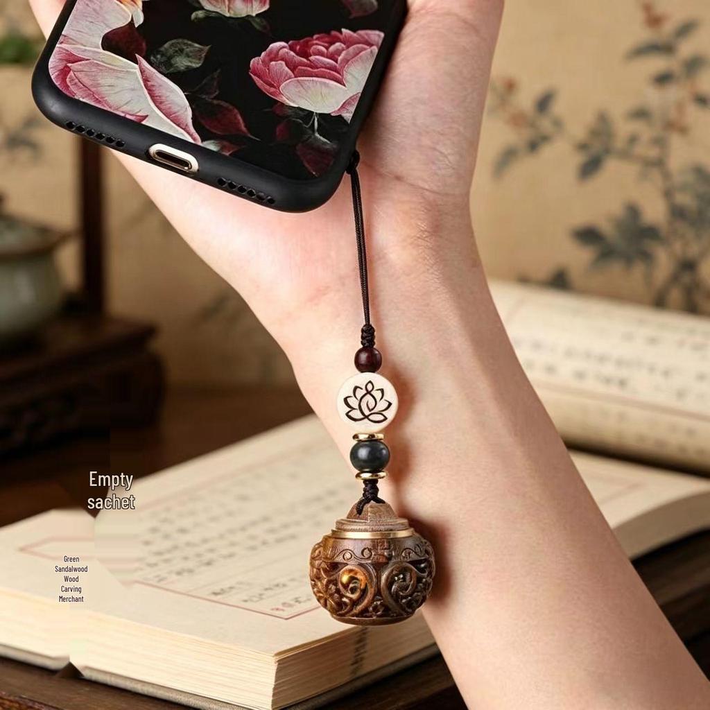 Green Sandalwood Sachet Ball: Ancient-Style Aromatherapy Pendant & Mobile Phone Lanyard with Opening Feature.