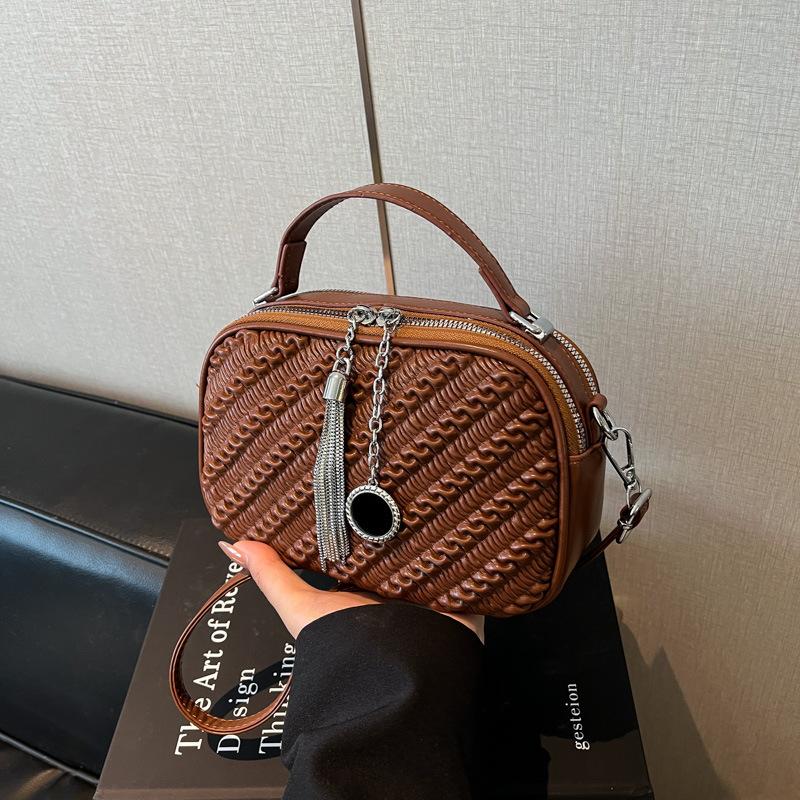 Hand Bag Women's 2025 New Trendy Autumn and Winter Light Luxury Niche High-end Shoulder Bag Commuter Messenger Small Square Bag