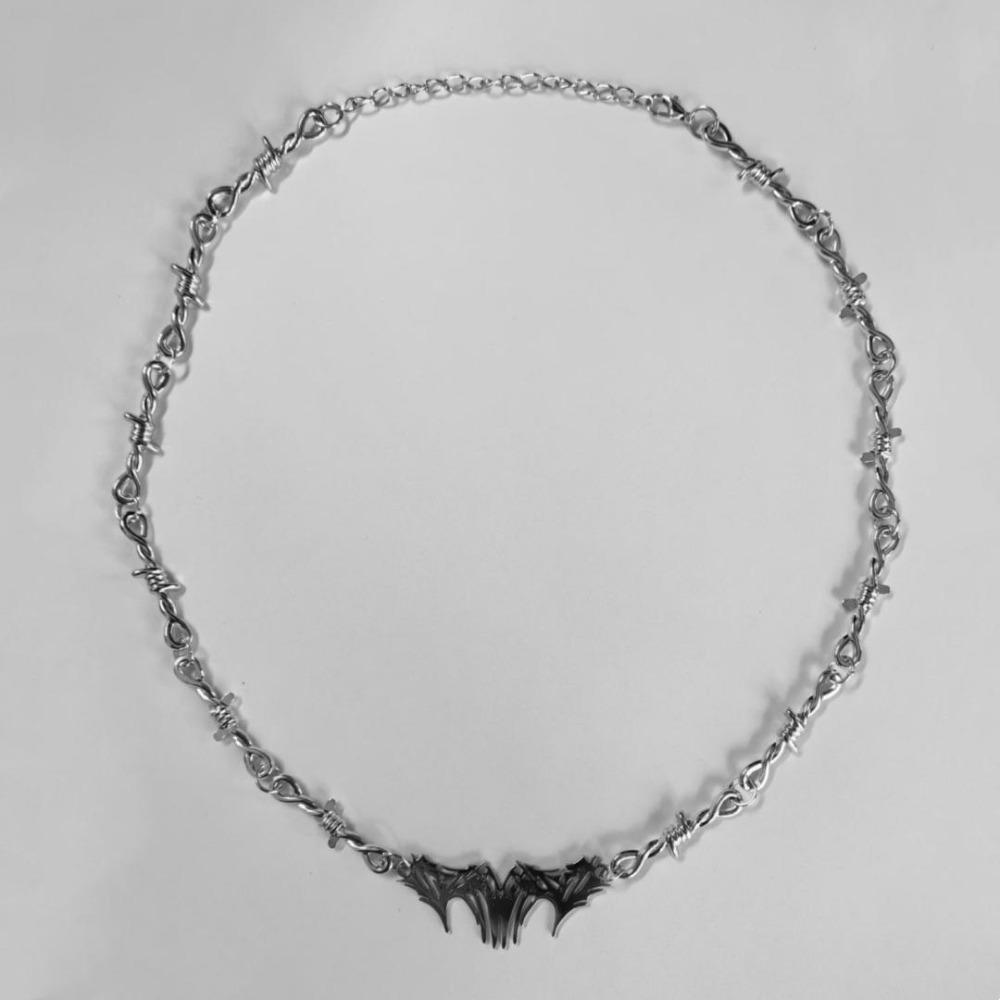 Personality Hip-hop Style Hollowed-out Black Butterfly Pendant Necklaces for Woman Men Thorny Collarbone Chain Hot Girl Jewelry