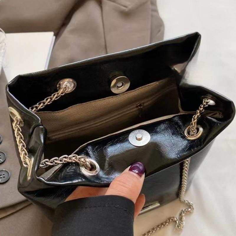 Large Capacity Fashion Bucket Shoulder Bag for Women with Metal Chain Straps, Perfect for Daily Use, Casual and Unique Handbag