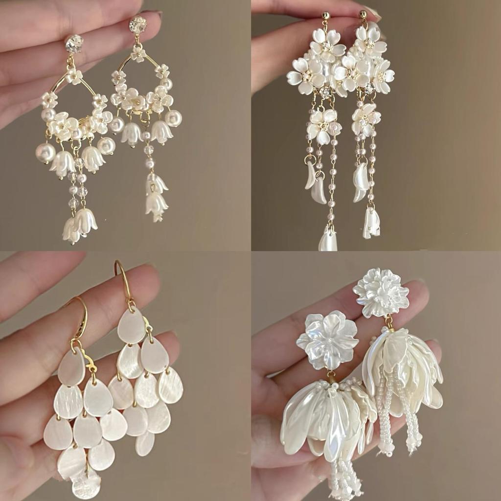 Boucles d'oreilles puces élégantes en argent avec fleurs de perles et pampilles - Mode française haut de gamme polyvalente