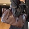 Retro high-value large-capacity handbag women's autumn and winter new temperament commuter shoulder bag underarm bag