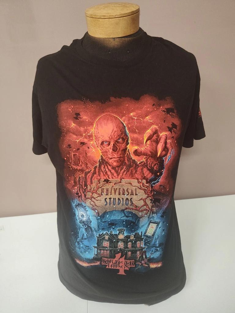 Stranger Things Season 4 Universal Studios Halloween Horror 2023 L Black T-Shirt