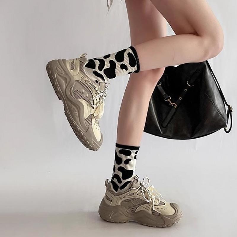 In the spring of 2025, the new Internet celebrities color matching platform dad little white shoes are breathable and show the small height of the