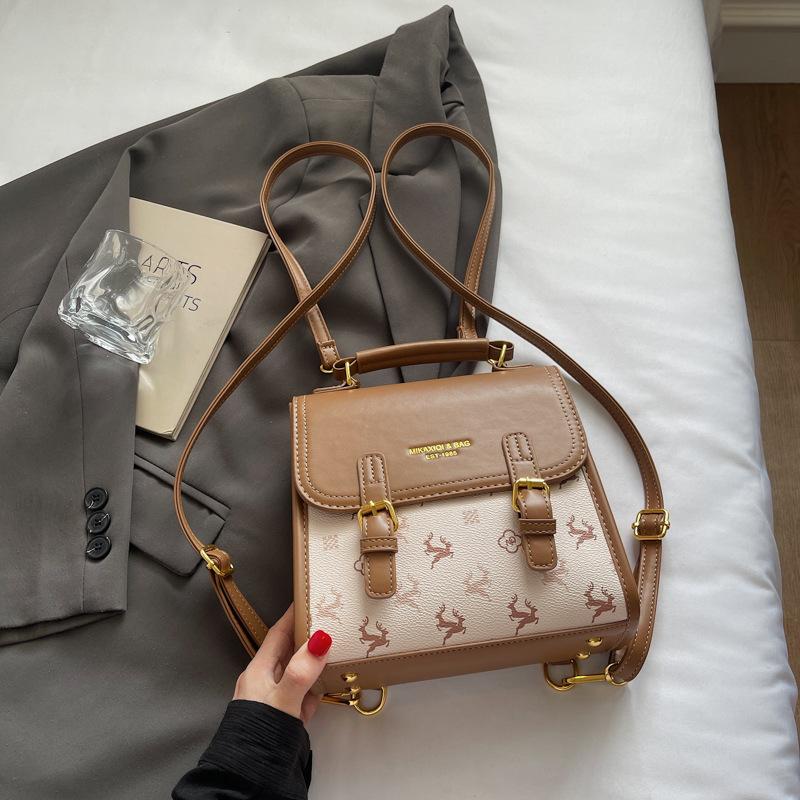 Retro Versatile Small Backpack Female New High-end Contrasting Color Backpack Cute Cartoon Bear Schoolbag