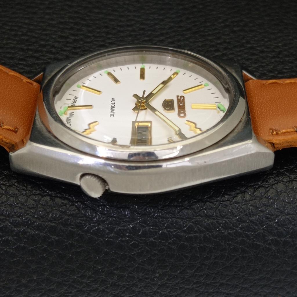 VINTAGE SEIKO 5 AUTOMATIC 7009A JAPAN MENS WHITE COLOR DIAL WATCH a702611-1 R209-a702611