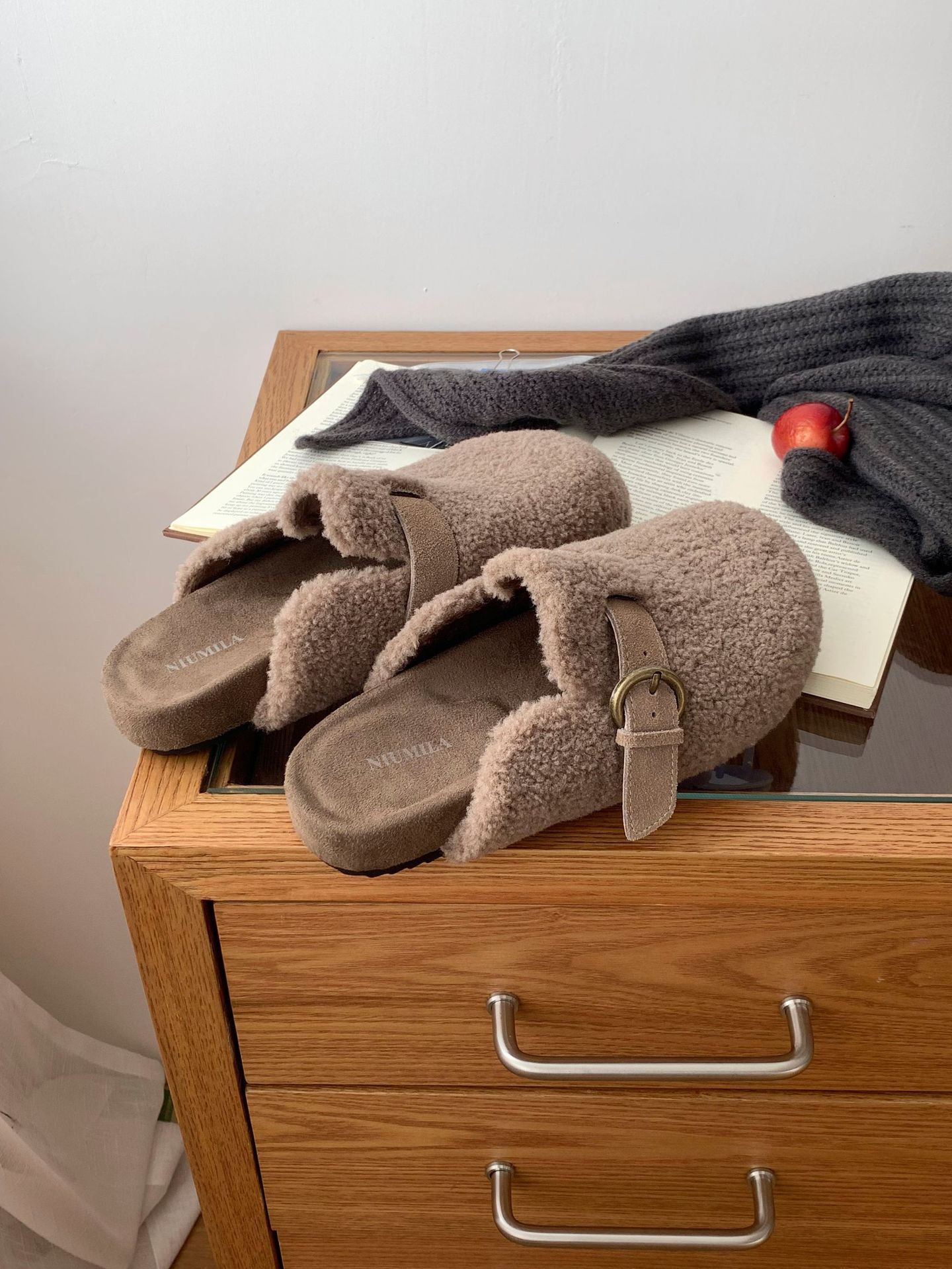 

Mao Mao slippers women s autumn and winter wear 2025 autumn and winter thick-bottomed piled bag head half-drag soft-soled retro casual cotton slippers 39 хаки