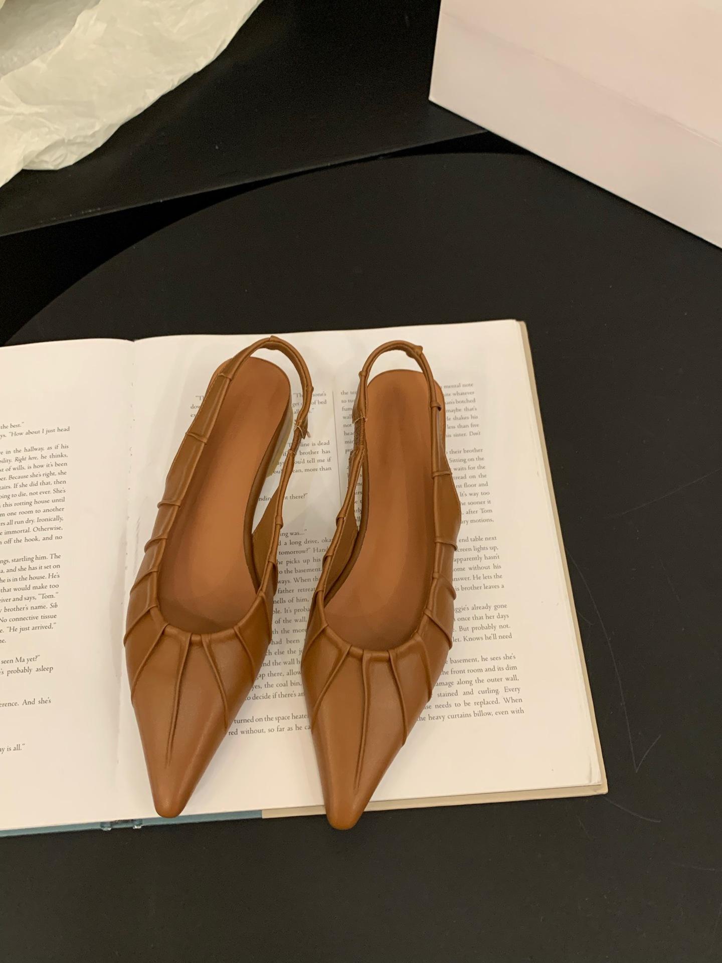 

Туфли-сандалии с низким каблуком, нишевая сумка, туфли феи, 2025 новая летняя модель, складки, с юбкой, остроносые одинарные туфли 39