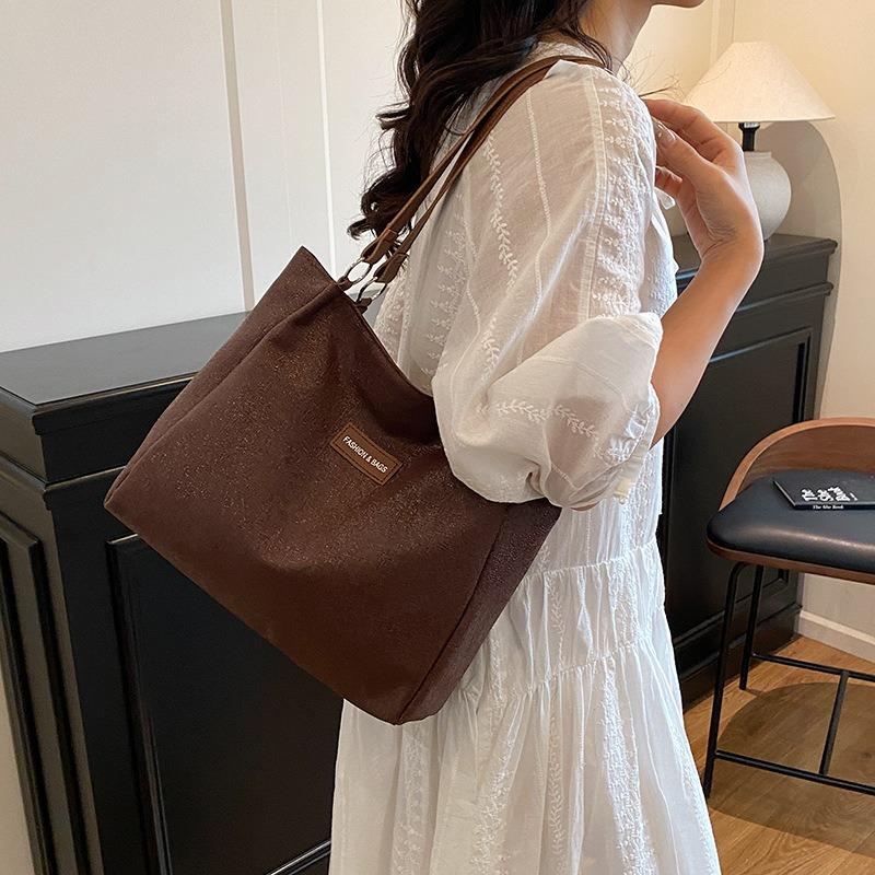 New single shoulder armpit bag large capacity commuting simple retro high sense tote bag versatile