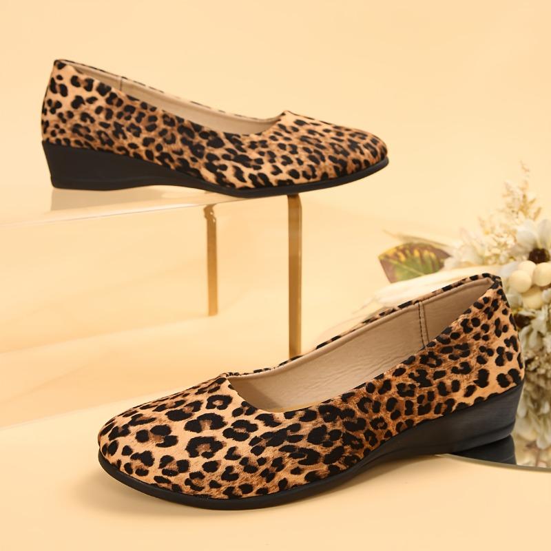 Women's Leopard Print Flats - Slip-On Shoes with Pull-On Closure, Round Toe Cushioned Insole - All-Season Casual  Frmal Footwear