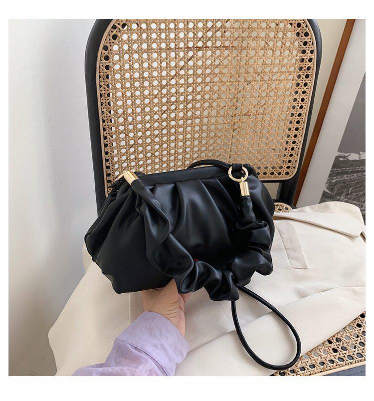 Simple One-shoulder Wrinkled Western Style Handbags 2020 Popular New Trendy Fashion Messenger Bag Ladies Portable Cloud Bag