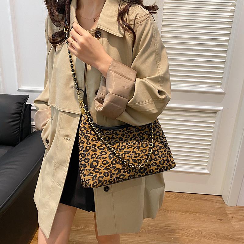 Stylish And Chic Fashion Leopard Print Small Tote Bag For Women Perfect For Winter Use