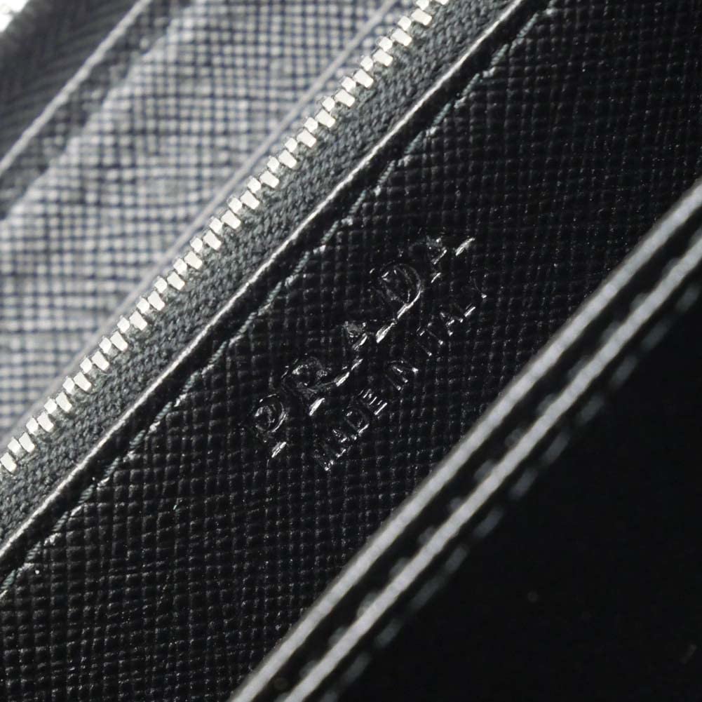 Dlouhá peněženka s kulatým zipem, reliéfní kůže 2ML317 QHH F0002 černá [Prada] Pánská [Položka]