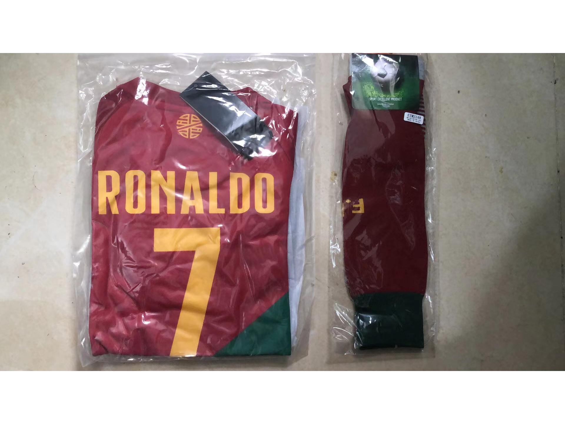 

Португалія Домашній номер. Дитяча футбольна форма 7 Ronaldo 22-23 Size 24/140