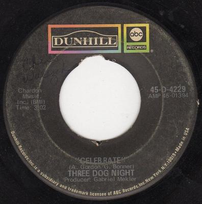 7inch Record THREE DOG NIGHT - Celebrate  45D4229 Dunhill, ABC Re 1970 US Rock Used