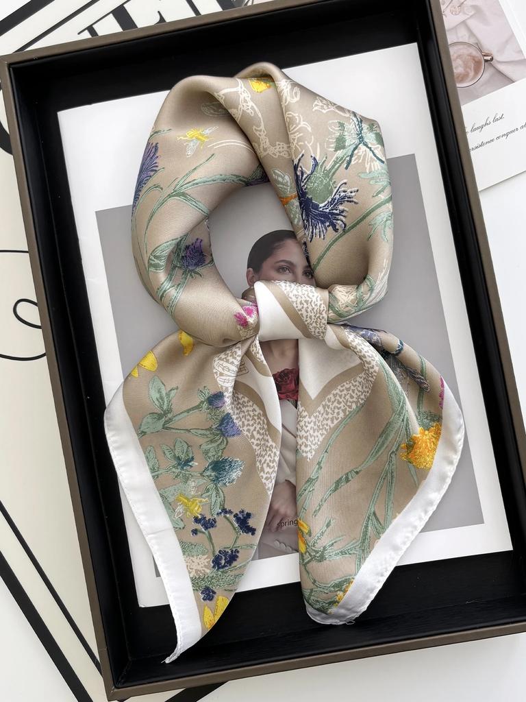 Vintage Chain Print Satin Square Scarf Soft Lightweight Women’s Fashion Accessory for Hair Neck Shawl Elegant Hair Scarf