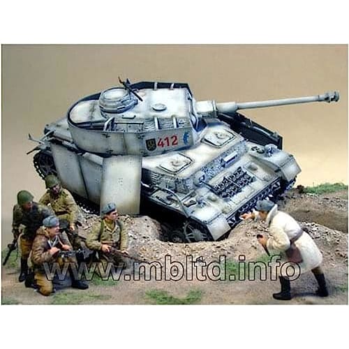 Master Box 1/35 Scale Soviet Infantry Commemorative Photo Shoot, Winter 1944, 5-Piece Set, Plastic Model Kit MB35029