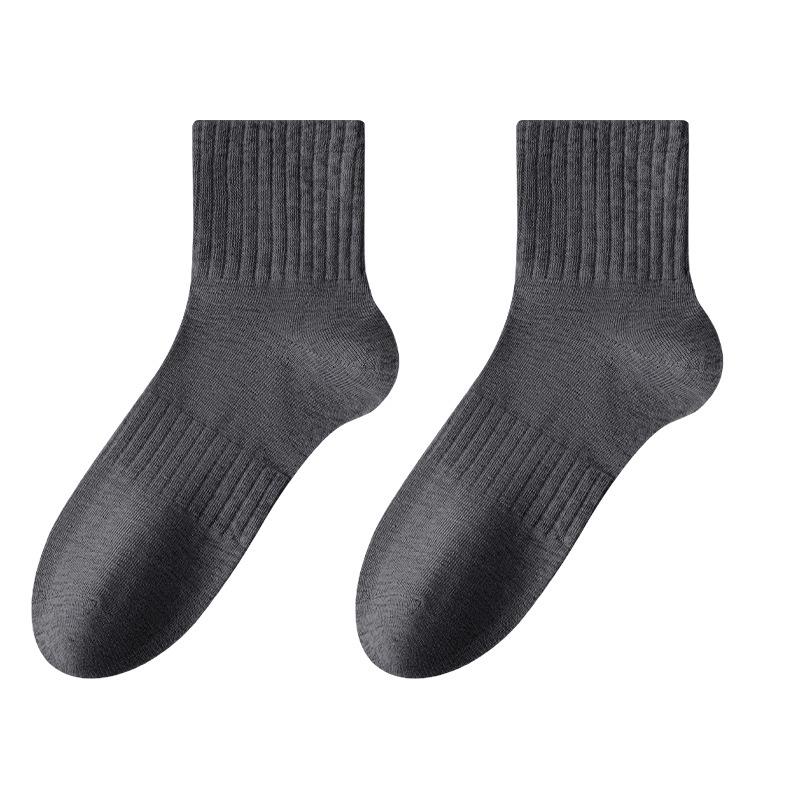 Men's Versatile Mid-Calf Cotton Socks - Sweat-Absorbing, Antibacterial, Odor-Resistant, Solid Color, Ideal for Autumn and Winter, Business Style.