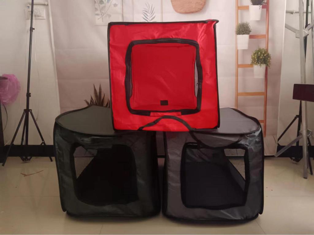 Foldable Scratch-Resistant Oxford Cloth Portable Dog Kennel for Car and Outdoor Use