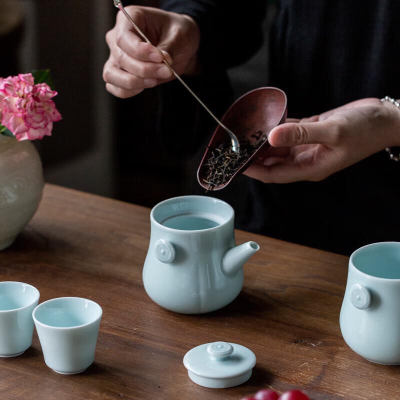 Aiyiruis Good Fortune 8-Piece Tea Set